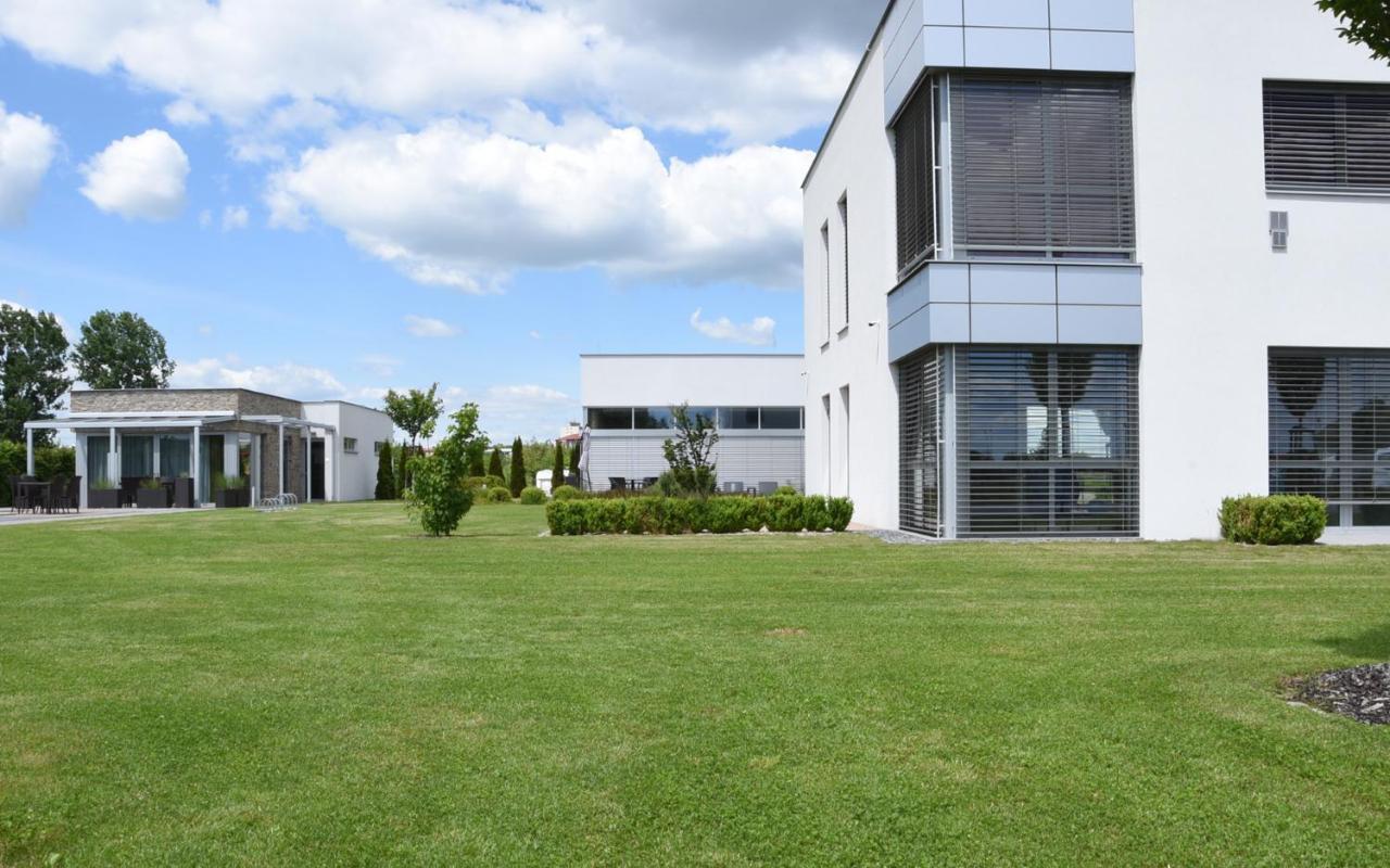 Hotel Harmony Medical & Wellness-Free Parking, 1,8Km From The Center Kroměříž Εξωτερικό φωτογραφία