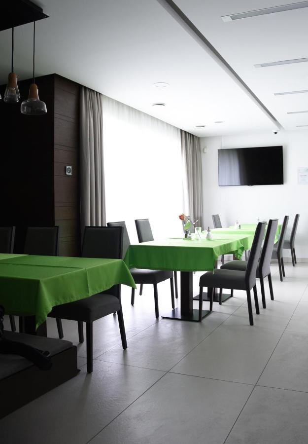 Hotel Harmony Medical & Wellness-Free Parking, 1,8Km From The Center Kroměříž Εξωτερικό φωτογραφία